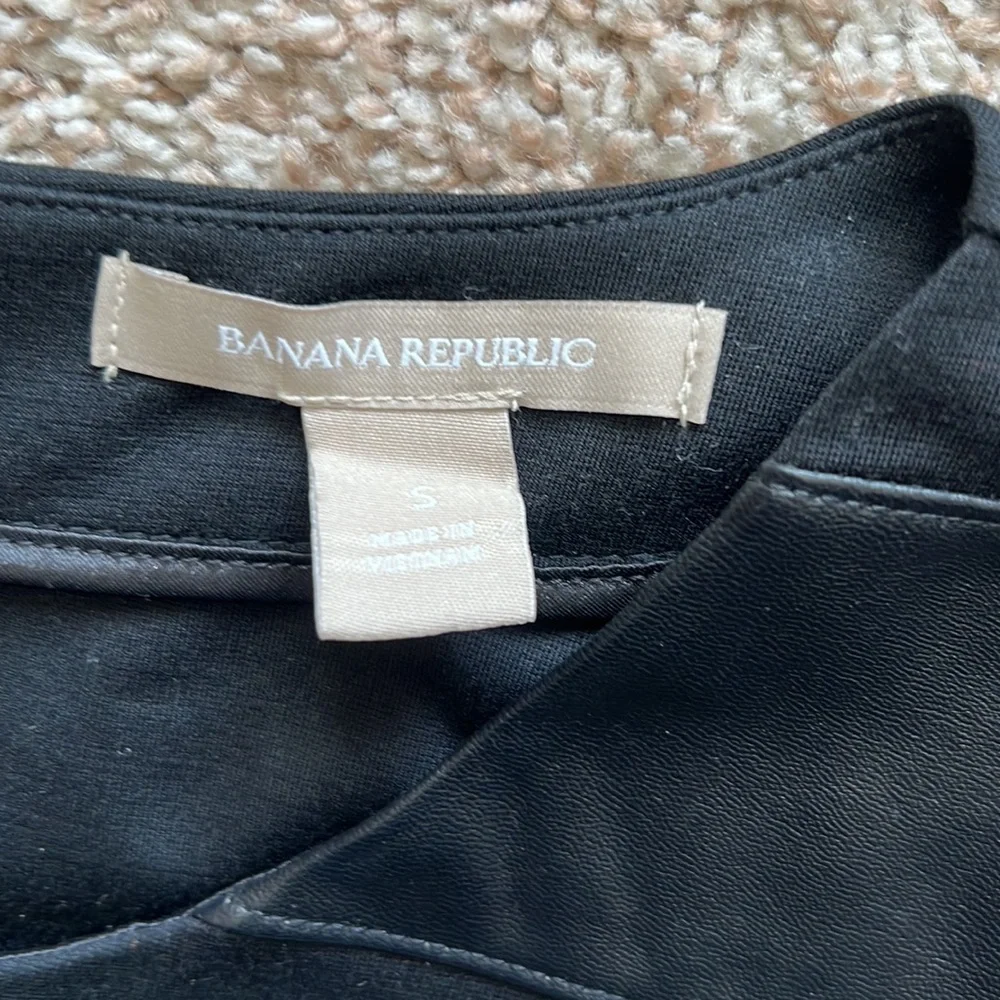 Banana Republic size S shell top - Picture 2 of 4